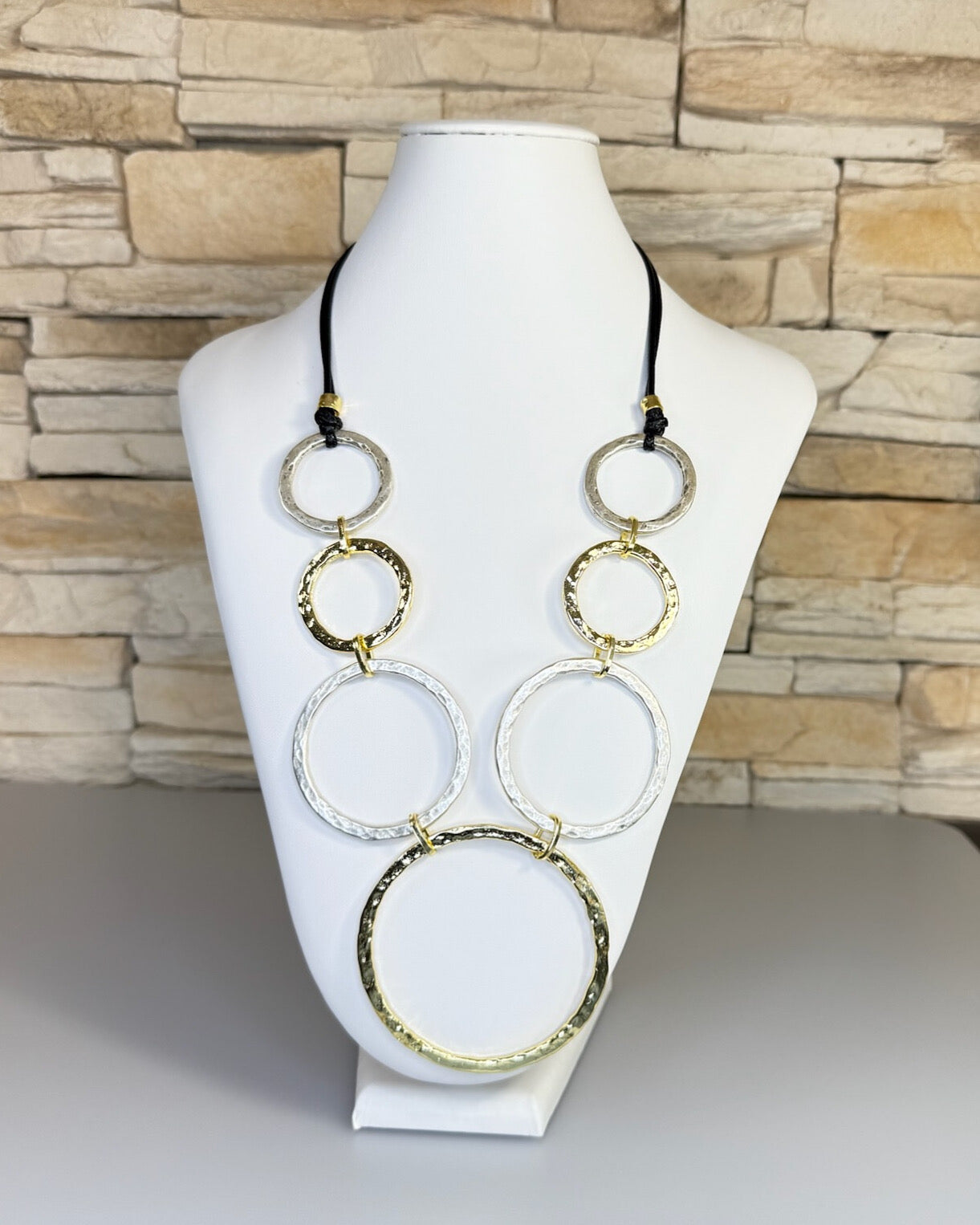 Mid oval leather necklace